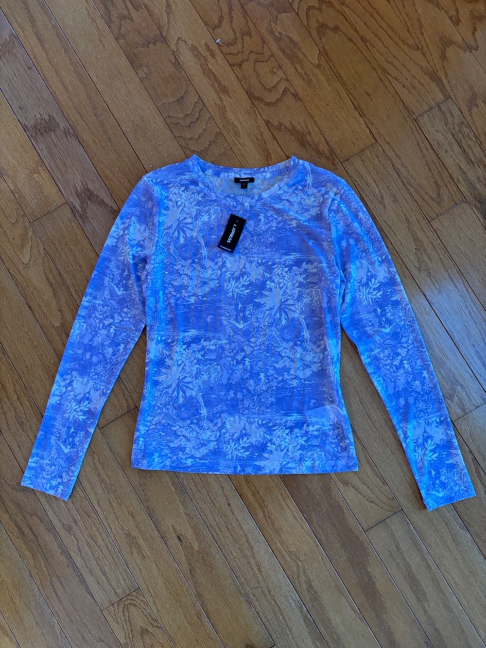 Express.‎ Floral Long Sleeve Top in Light Purple and White Small NWT